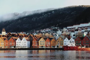 Utsikt over Bergen fra vannet