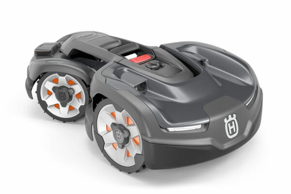 Husqvarna Automower 435X AWD robotgressklipper med firehjulstrekk og moderne design.
