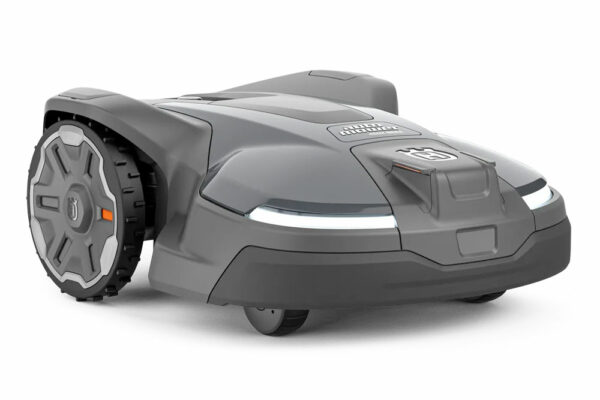 Husqvarna Automower 450X NERA med slank og robust design for trådløs klipping.