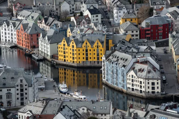 Kanaler i Ålesund perfekte for bypadling