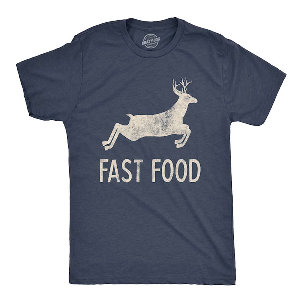 Marineblå T‑skjorte med en løpende hjort og teksten «Fast Food» under i off-white.