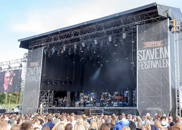 Åge Aleksandersen og Sambandet på hovedscenen av Stavernfestivalen i 2016.